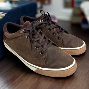 - UGGS Baysider Low Weather